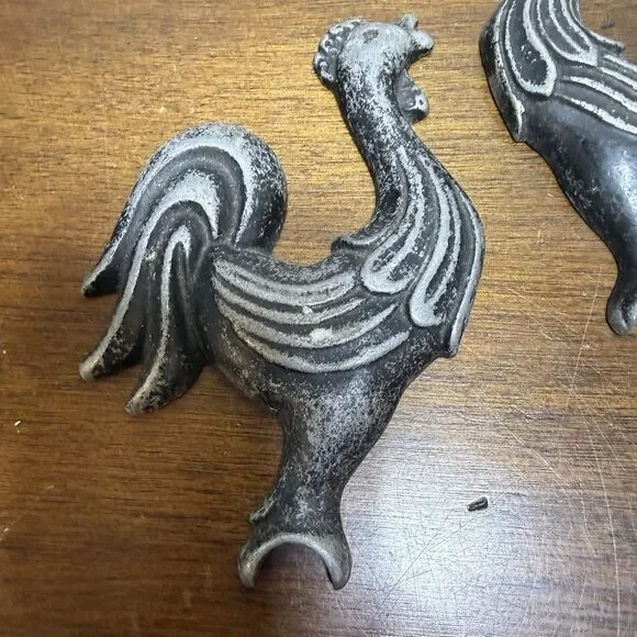 Vintage Black Painted Cast Iron Pair Rooster Wall Hanging Rustic Country Decor - Picture 2 of 9